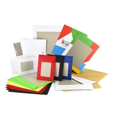 Busta di spedizione di taglia personalizzata con carta kraft marrone e protezione posteriore in cartone grigio